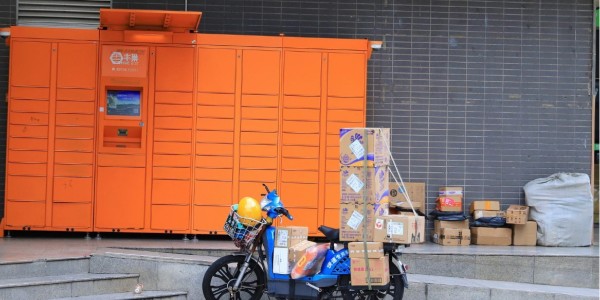 邮政、快递企业运输防控物资累计5.63万吨、包裹1.6亿件