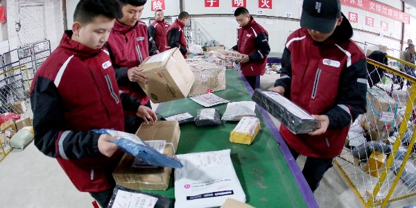 国家邮政局：11月快递业务量突破130亿件，单月增量有望超30亿件